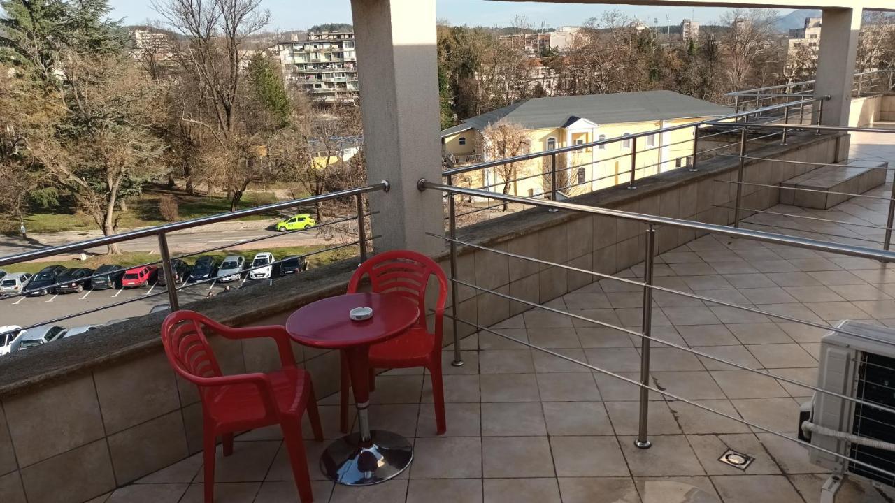 Стая За Гости Пентагона Kŭrdzhali 外观 照片